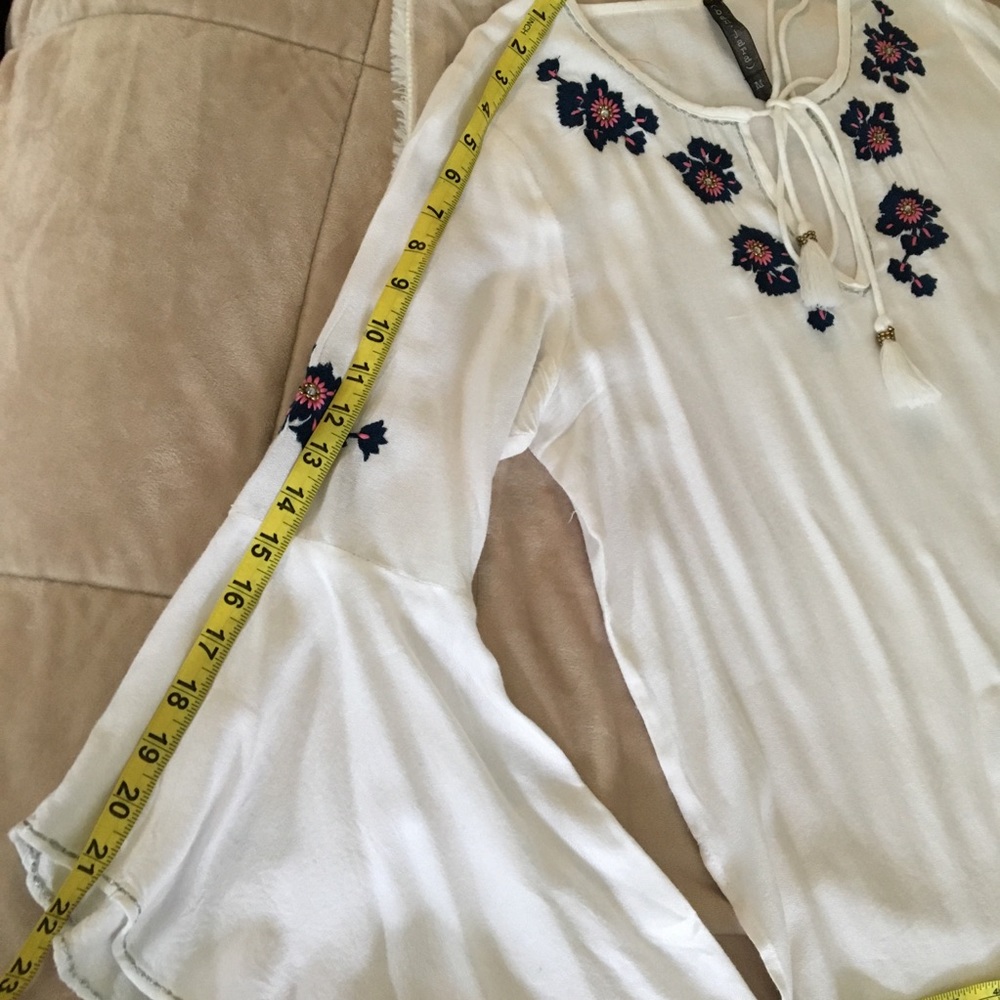 NWOT white bell sleeve boho blouse w/floral trim - Picture 5 of 6